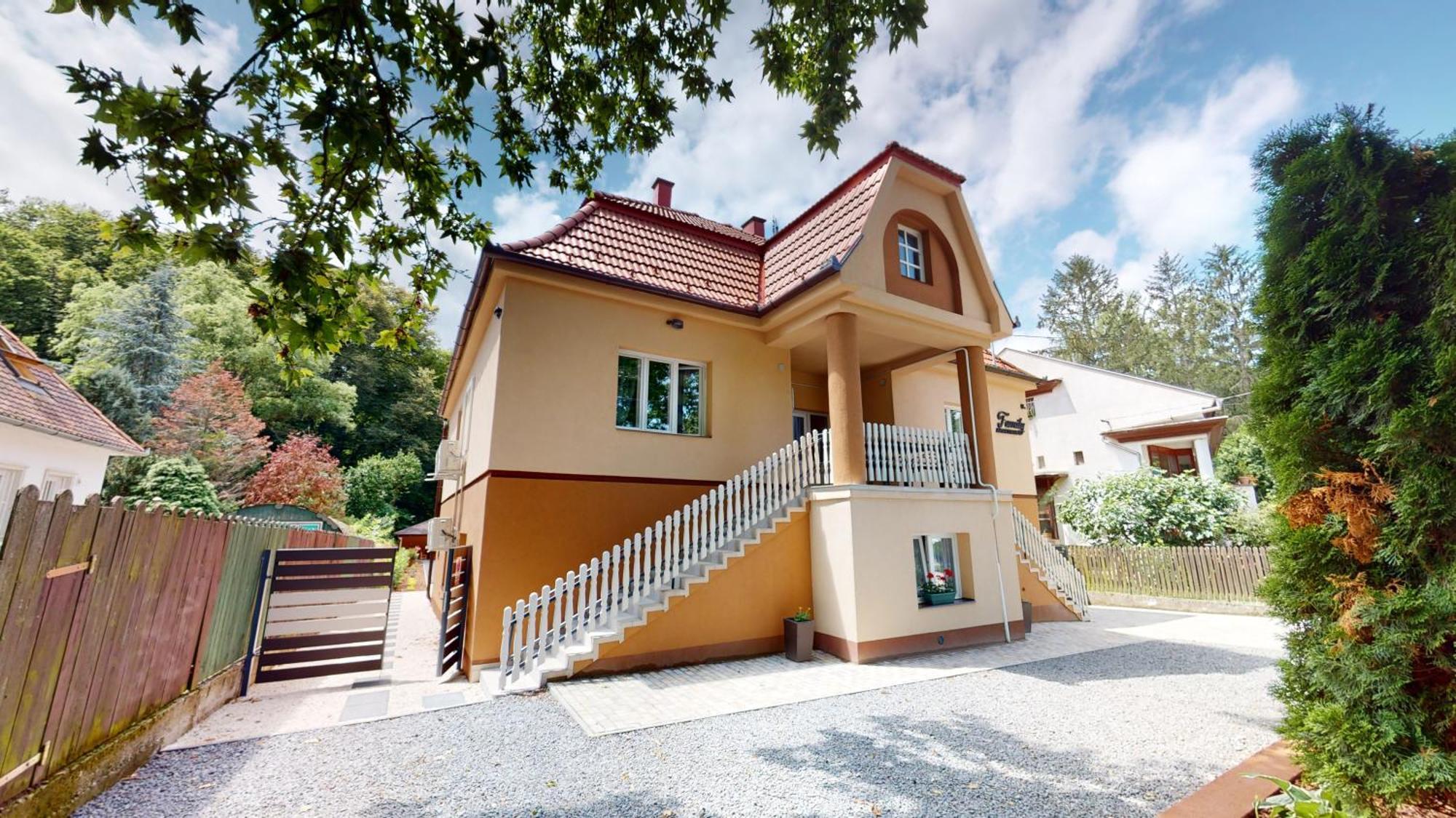 Family Apartman Miskolc Buitenkant foto
